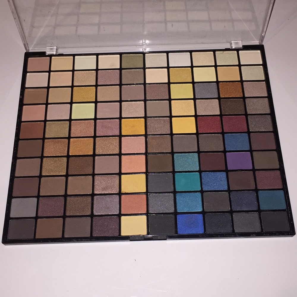 ELF 100 EYESHADOWS PALETTE